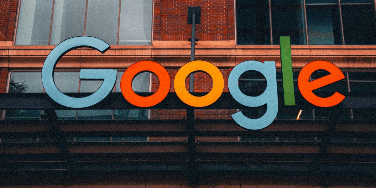 Google урегулировал коллективный иск разработчиков приложений в Великобритании на сумму 353 миллиона долларов