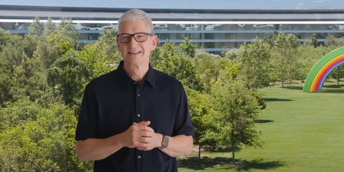 Тим Кук уходит с поста генерального директора Apple после 15 лет